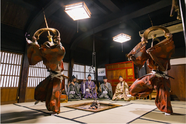 Private “Gokayama Gassho-zukuri Stay & Watch Traditional Performing Arts Kokiriko” for 1 group only