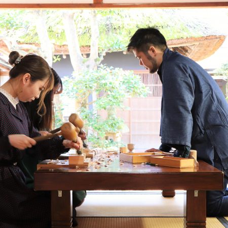 木彫りのまちで彫刻体験！木のぐい吞みづくり＜体験プラン＞