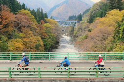 E-bikeで走る！世界遺産五箇山でサイクリング