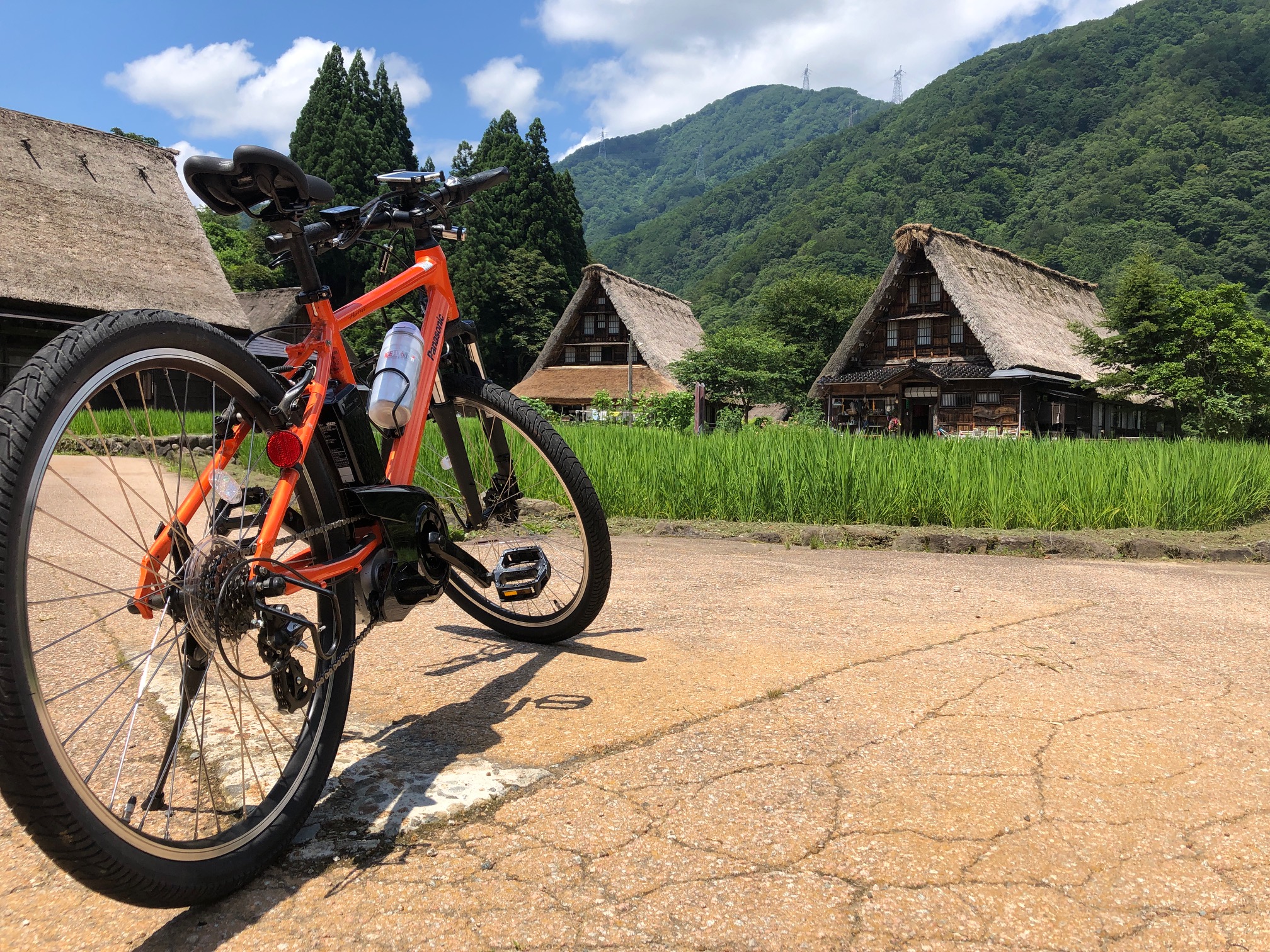E Bikeで走る 世界遺産五箇山でサイクリング 菅沼合掌造り集落コース なん旅 南砺をめぐるツアー 富山県南砺市 旅ガイドe Bikeで走る 世界遺産五箇山でサイクリング 菅沼合掌造り集落コース
