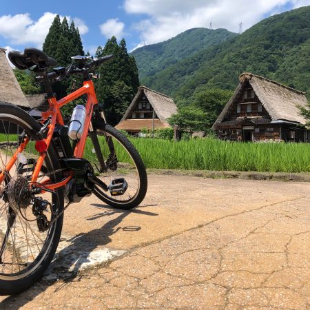 E-bikeで走る！ガイド付サイクリングツアー＜世界遺産五箇山サイクリング＞