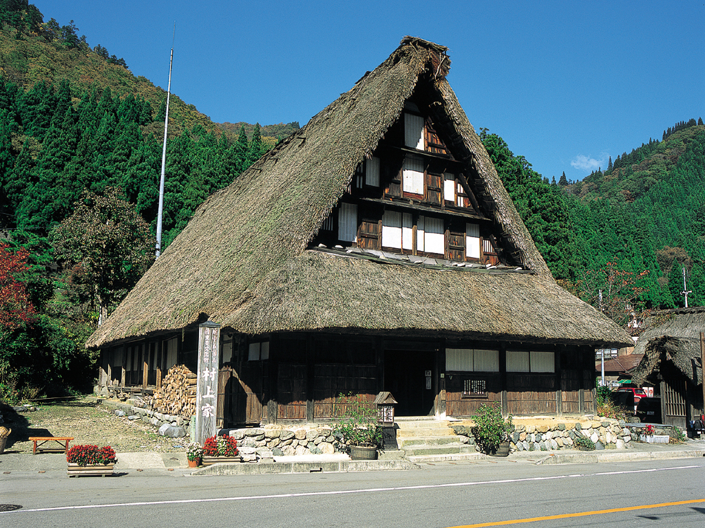 【金沢発着】世界遺産五箇山と城端腕輪念珠づくり体験