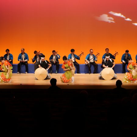 じょうはな座　定期公演で「むぎや笠踊り」体験
