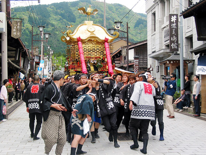 井波よいやさ祭り