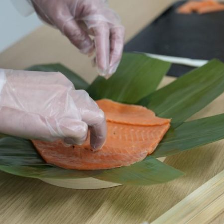 プロの手ほどきで本物の味！！「ますの寿し手作り体験」
