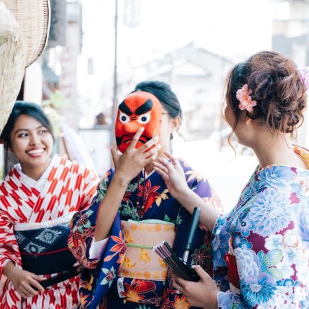 レトロで可愛い着物をまとって、井波のまちをそぞろ歩き。