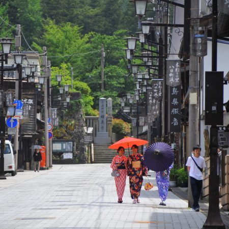 絶景の秘湯と木彫りのまちを巡る 井波・庄川峡１泊２日