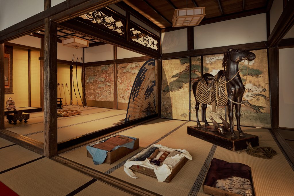 【各日15名限定】最高の語り部と巡る、美と信仰の贅沢な夏。 城端別院善徳寺「虫干法会」特別拝観プレミアムツアー